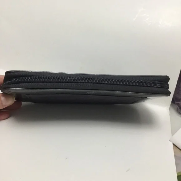 Guerlain Wallet - Picture 14 of 16